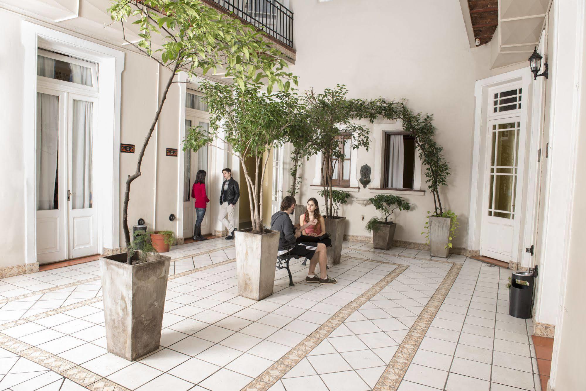 Milhouse Hostel Hipo Buenos Aires Exterior photo