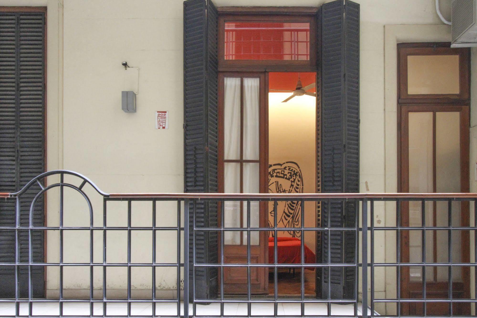 Milhouse Hostel Hipo Buenos Aires Exterior photo