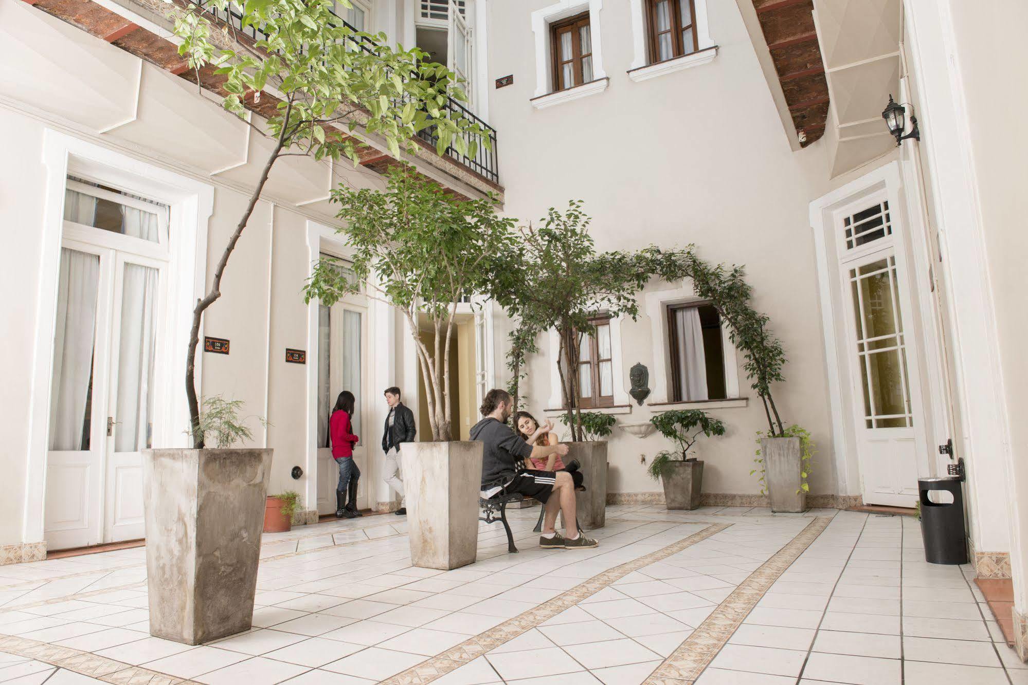Milhouse Hostel Hipo Buenos Aires Exterior photo
